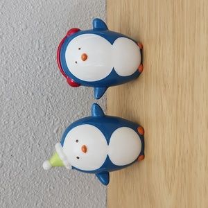 Penguin Salt and Pepper Shaker Holiday 08 Be Merry